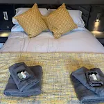 Staintons, In Centre, Access Apartment *