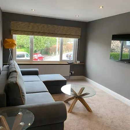 Staintons, In Centre, Access Apartment *