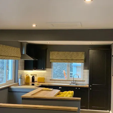 Staintons, In Centre, Access * Bowness-on-Windermere